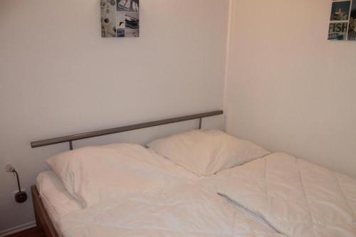 an unmade bed in a corner of a room at Ferienwohnung L354 für 2-5 Personen an der Ostsee in Schönberg in Holstein