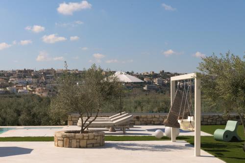 Φωτογραφία από το άλμπουμ του Idunu Villa, with Heated Pool & Serene Seclusion, By ThinkVilla στη Ρούμελη