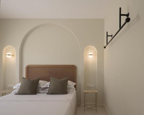 Ένα ή περισσότερα κρεβάτια σε δωμάτιο στο Idunu Villa, with Heated Pool & Serene Seclusion, By ThinkVilla