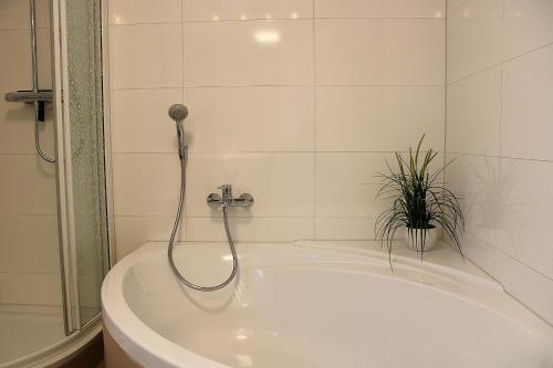 Ένα μπάνιο στο Haus Heidi Top 6 by Alpenfeder