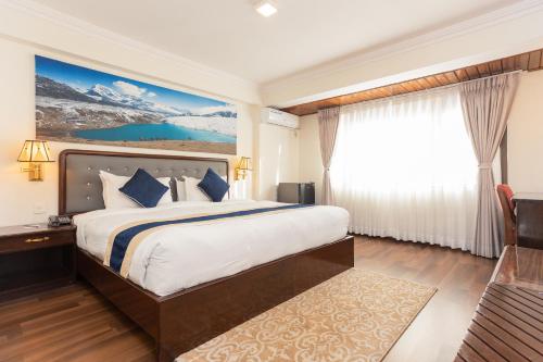Postel nebo postele na pokoji v ubytování Kathmandu Business Hotel