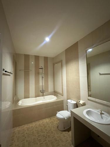 Ванная комната в Hotel Anda Dan Karaoke Pematangsiantar