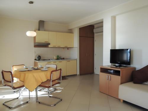 Apartment 3785-1 for 4 Pers in Baska Voda
