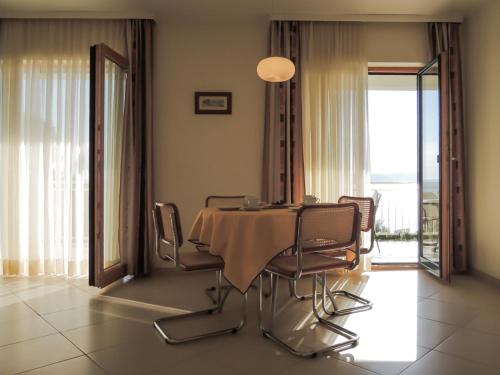 Apartment 3785-1 for 4 Pers in Baska Voda