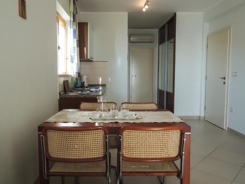 Apartment 3785-2 for 3 Pers in Baska Voda