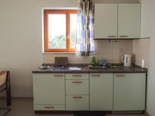 Apartment 3785-2 for 3 Pers in Baska Voda