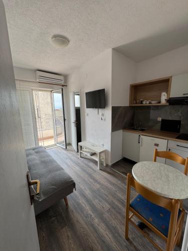 Gambar di galeri bagi Apartment Makarska M&I, FREE PRIVATE PARKING di Makarska