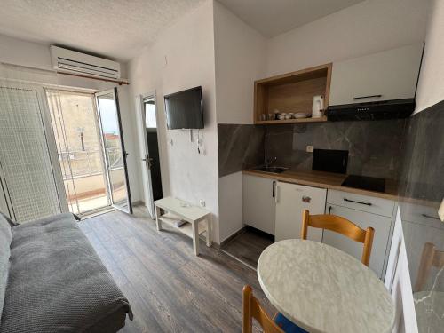 Gambar di galeri bagi Apartment Makarska M&I, FREE PRIVATE PARKING di Makarska