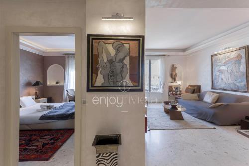 Posteľ alebo postele v izbe v ubytovaní Palais Miramar Suite Art Modern - Derniere étages Vue Mer - 75m de confort - En Face des Plages -WIFI - Clim