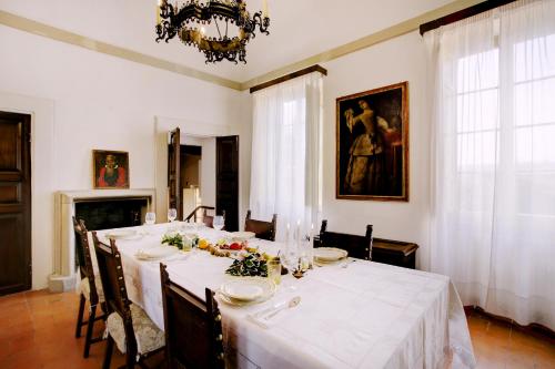 a dining room with a table with a white table cloth at Borgo San Lorenzo a Linari in San Rocco a Pilli