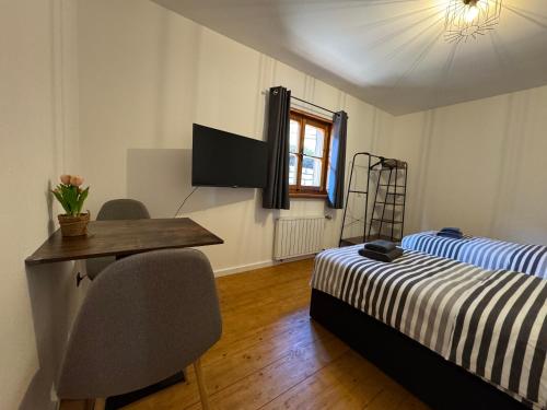 Postel nebo postele na pokoji v ubytování Einzigartiges Alpenstil Chalet mit Panoramablick
