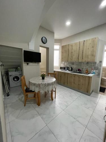 Dapur atau dapur kecil di Cosy home away from home