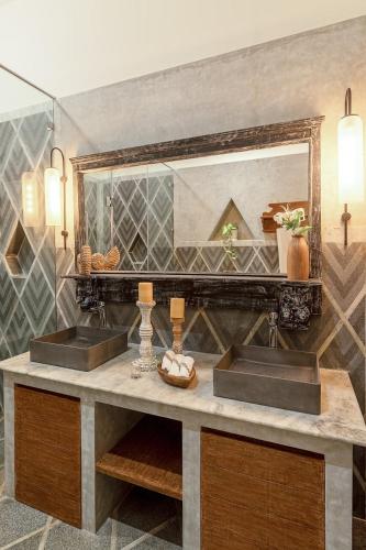 a bathroom with two sinks and a mirror at Lohonostays Villa Brisa in Anjuna