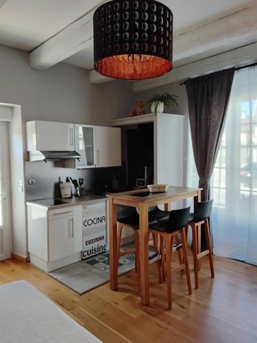 Dapur atau dapur kecil di studio Ancolie