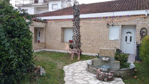 Κήπος έξω από το Trikala Apartments