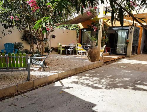 La Vigneronne between river and sea