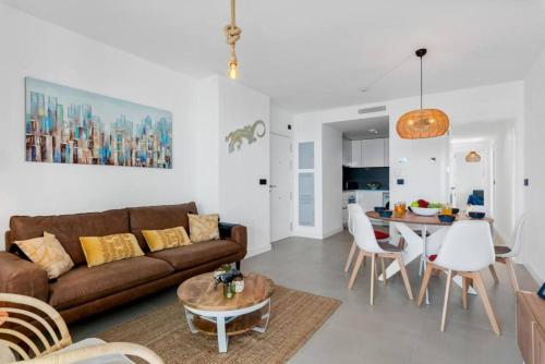 Apartamento H&M con Padel, Piscina y vistas al mar