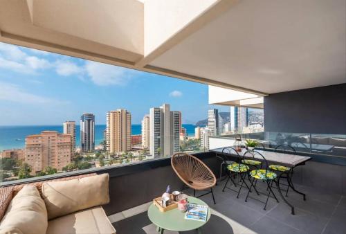 Apartamento H&M con Padel, Piscina y vistas al mar