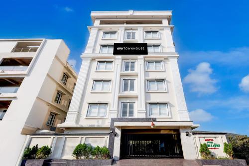 Φωτογραφία από το άλμπουμ του Townhouse HOTEL PVR AURA INN σε Visakhapatnam