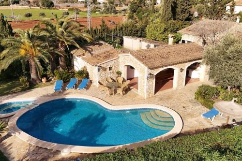 Charming Villa in area of Pollensa by Renthousing