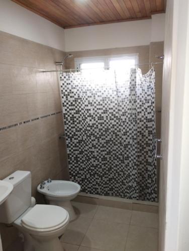 a bathroom with a toilet and a shower at Complejo Marlu in Federación