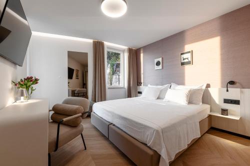 Golden Niche Apartment