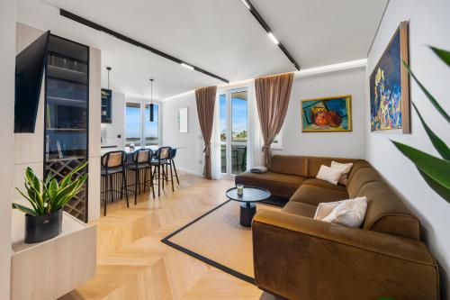 Golden Niche Apartment
