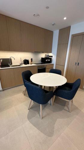 Η κουζίνα ή μικρή κουζίνα στο Address Residence Marassi Vista Bahrain