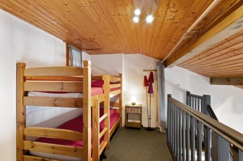 a room with two bunk beds and a staircase at Chalet Pla Del Mir in Les Angles