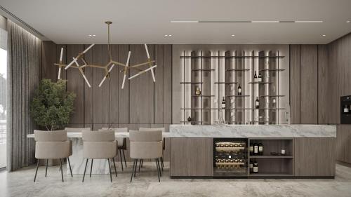 eine Küche mit einer Theke mit Stühlen und einer Bar in der Unterkunft Dukley villas in Budva