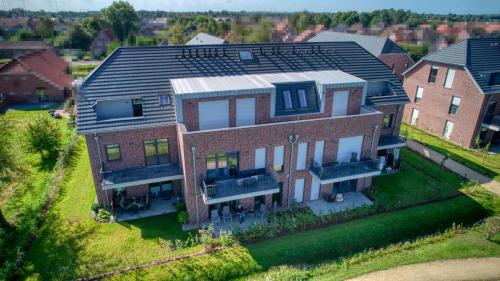 an aerial view of a large brick house at Tomkes Ferienwohnung am See in Rhauderfehn
