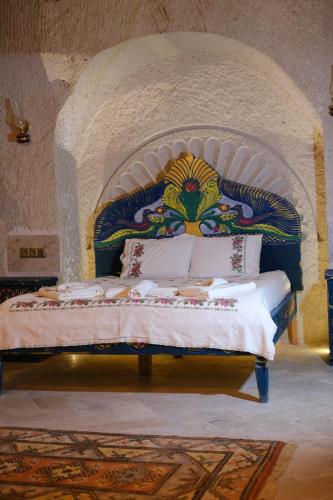 Aşk-ı Nare Cave Hotel - Swimming Pool & SPAにあるベッド