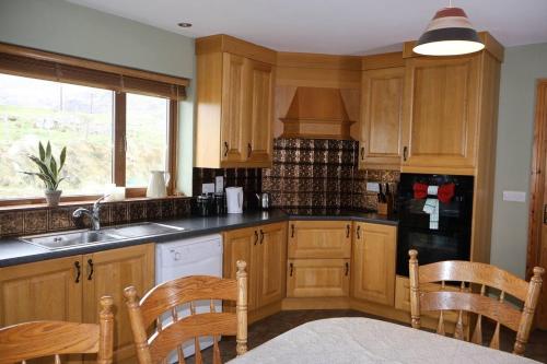 Una cocina o cocineta en Mount Brandon Haven
