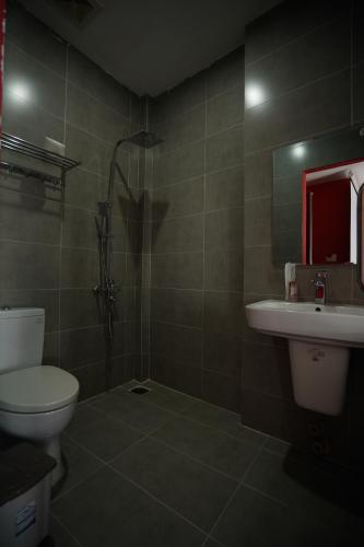 a bathroom with a toilet and a sink at Love Hotel - Khách Sạn Theo Giờ in Da Lat