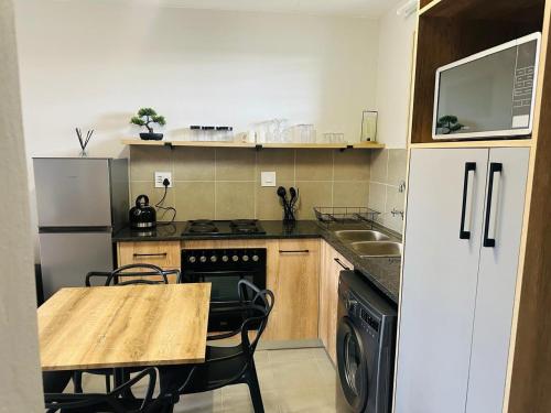 Η κουζίνα ή μικρή κουζίνα στο Calm & Cozy Apartment