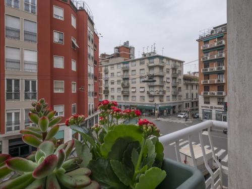 Spacious 2BDR with balcony Arco-Sempione Area, by Rentopolis