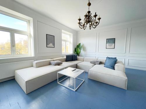 Luxurious 3 bedroom center flat with AC!