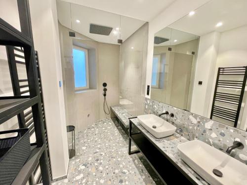 Luxurious 3 bedroom center flat with AC!