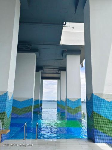 Kolam renang di atau dekat dengan JL Homez Bay Suites