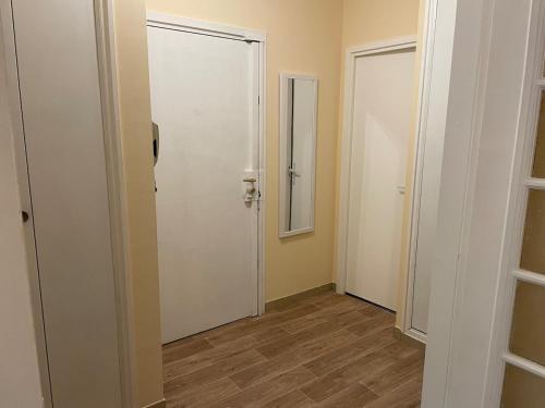 Photo de la galerie de l'établissement Grand studio équipé et rénové, à Ajaccio