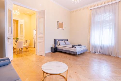 Heroes' Square Residence