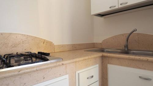 Kuchyň nebo kuchyňský kout v ubytování Villa del Mare 2 by Salentoaffitti