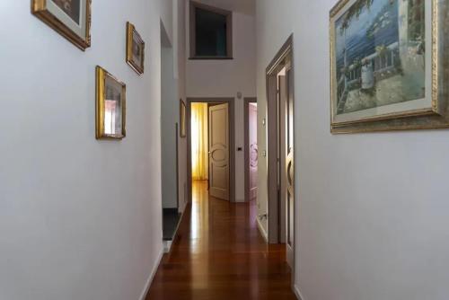 Fotografie z fotogalerie ubytování Contemporary Villa in Castellaccio with Private Pool v destinaci Montenero