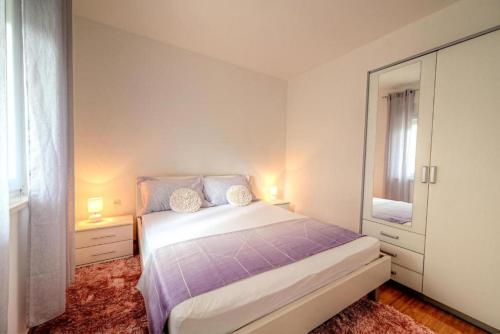 Postel nebo postele na pokoji v ubytování Apartment Sweet with Jaccuzi&Sea View