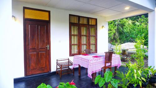 Κήπος έξω από το Sigiriya Dreamscape Villa