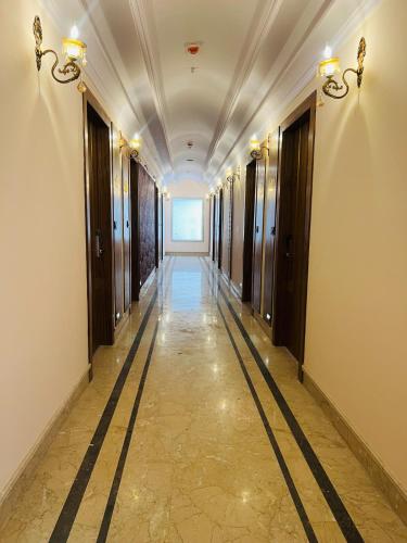 a corridor of a building with a long hallway at Hotel Virasat-E-Bushahr in Rāmpur