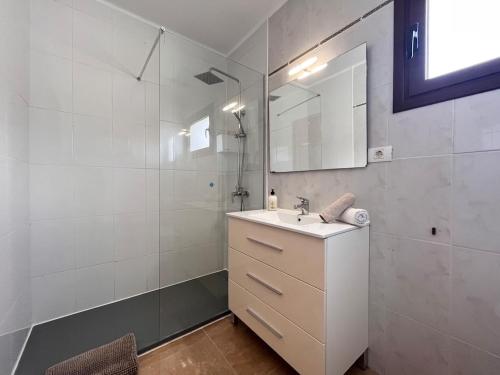 Un baño de Casa Alpine - 2 bedroom apartment with large terrace