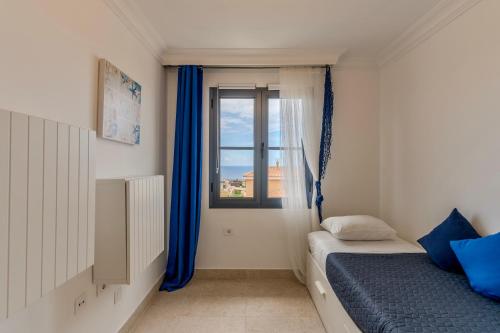 Elegant semi-detached villa with sea views in Costa Adeje