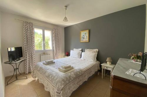 At Tinou's spacious quiet house with garden for 2 people