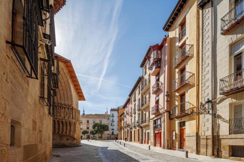 San Bartolome SB11 Casa con encanto bodega aire acondicionado y vistas al centro histórico by Apartamentoslogrono